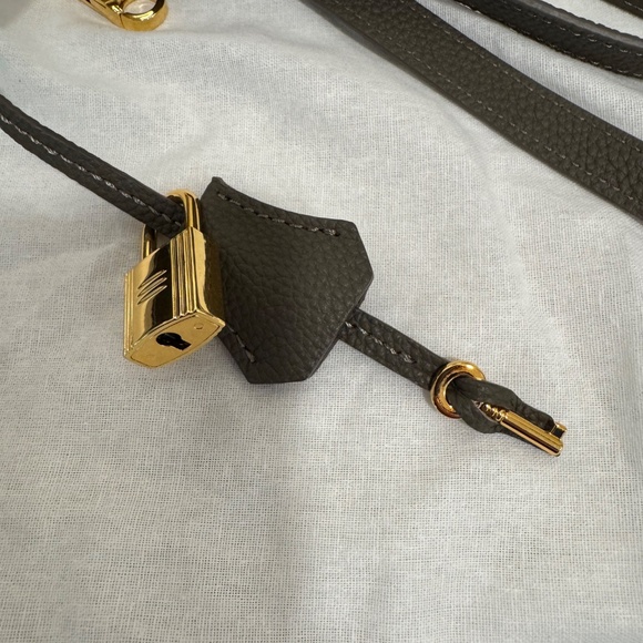 Mille Gabrielle 30cm Gray bag plus charm - Picture 4 of 16